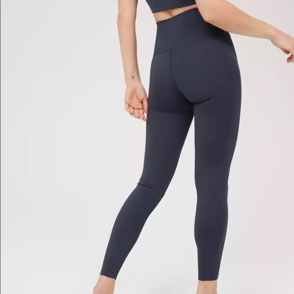 NWOT Aerie Offline High Waist Navy 7/8 Leggings